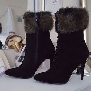 Black fur collar boots